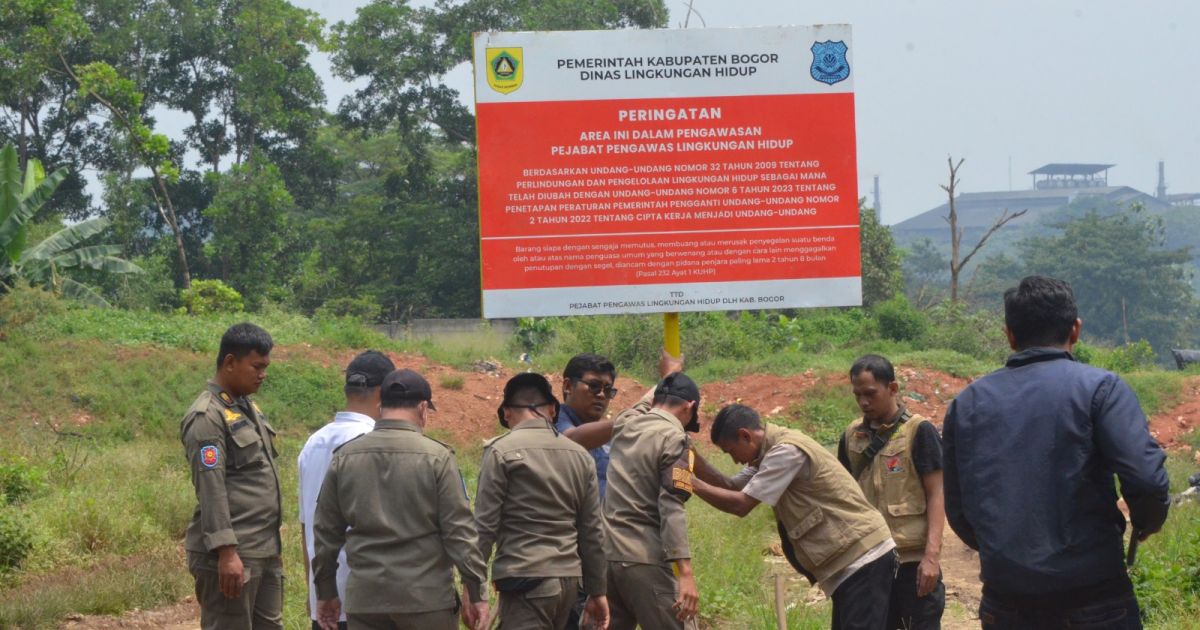 Atas Arahan Bupati, Pemkab Bogor Segel TPA Liar di Klapanunggal