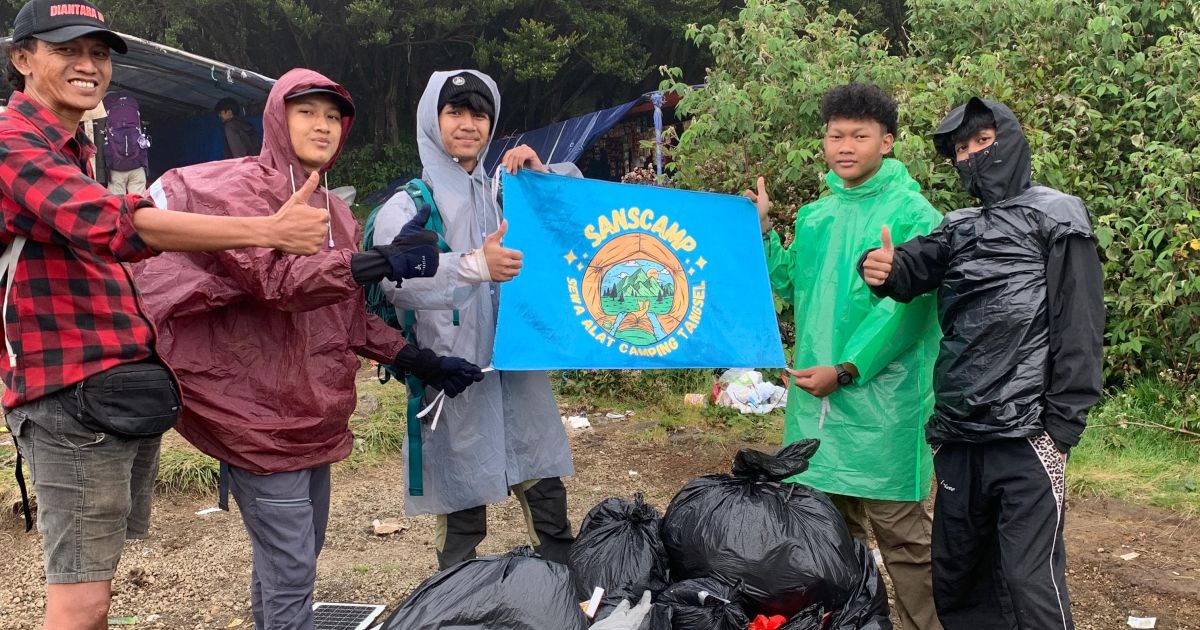 Lonjakan Pendaki Gunung Gede Picu Masalah Sampah, Komunitas Muda Gelar Aksi Bersih Surya Kencana