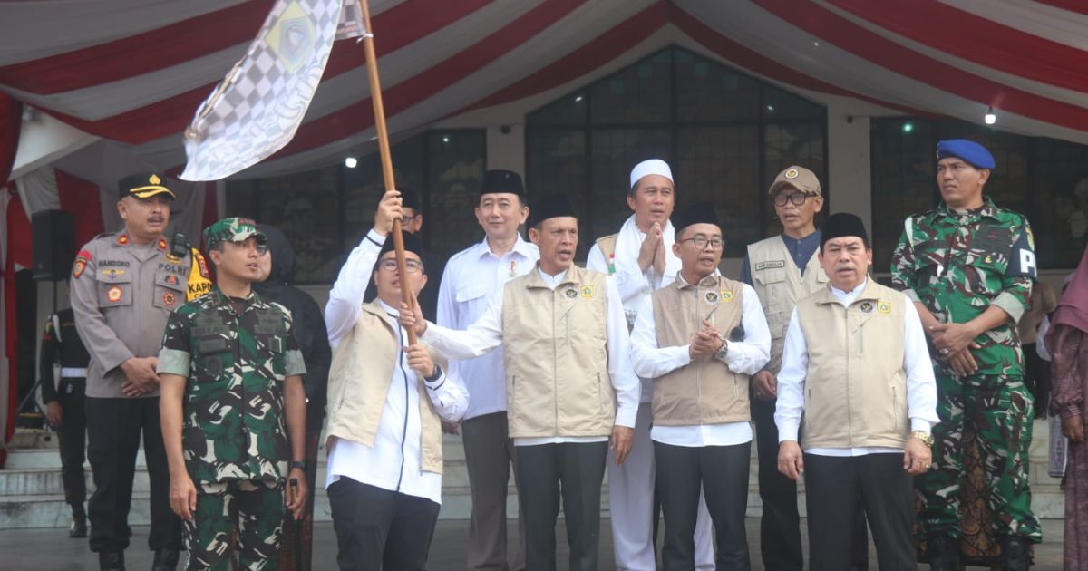 Jaro Ade Lepas Kloter Perdana Haji Kabupaten Bogor, 445 Jamaah Berangkat dari Cibinong