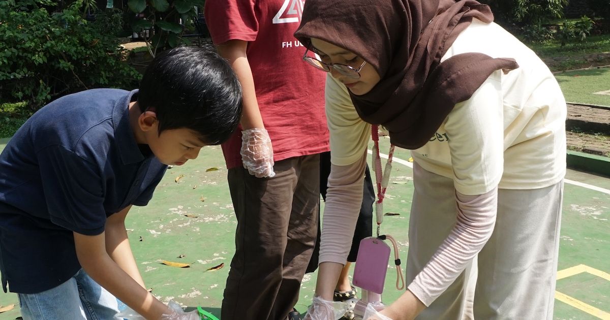 PT Solusi Bangun Indonesia Tbk Edukasi Siswa SD Kelola Sampah Lewat Program Kelas Kita di Bogor