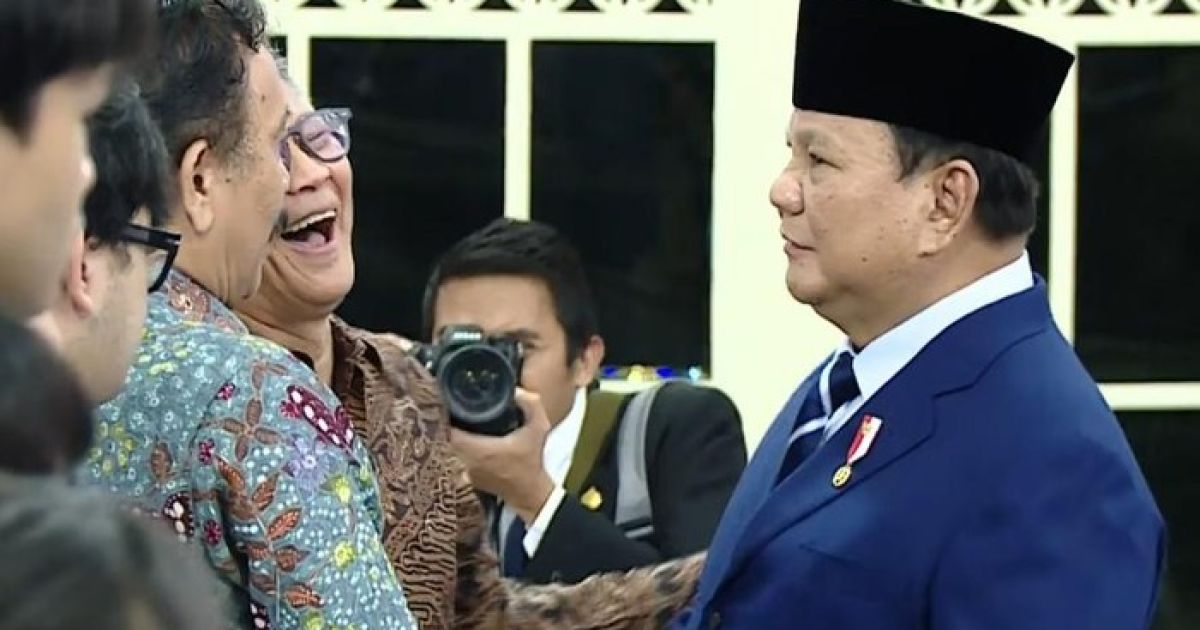 Rocky Gerung Hadiri Pelantikan Menteri LH, Prabowo Lantik 6 Pejabat Baru