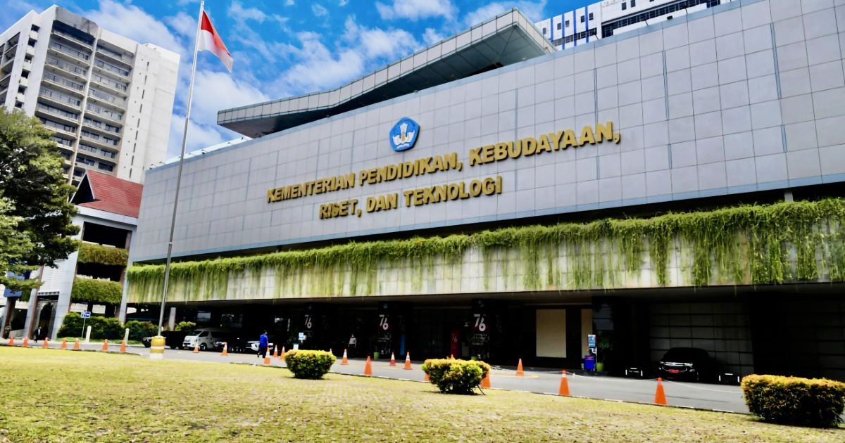 Kemendikdasmen Pastikan Tidak Ada PHK Massal Guru Non-ASN pada 2027