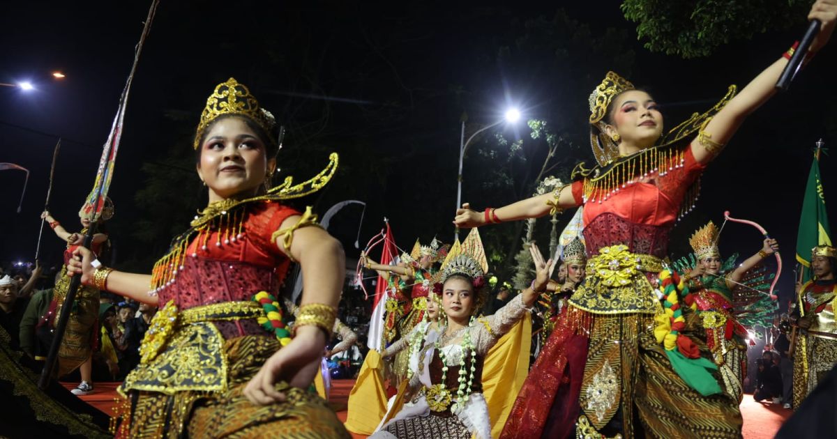 Rudy Susmanto Hadiri Kirab Budaya Milangkala Tatar Sunda di Bandung