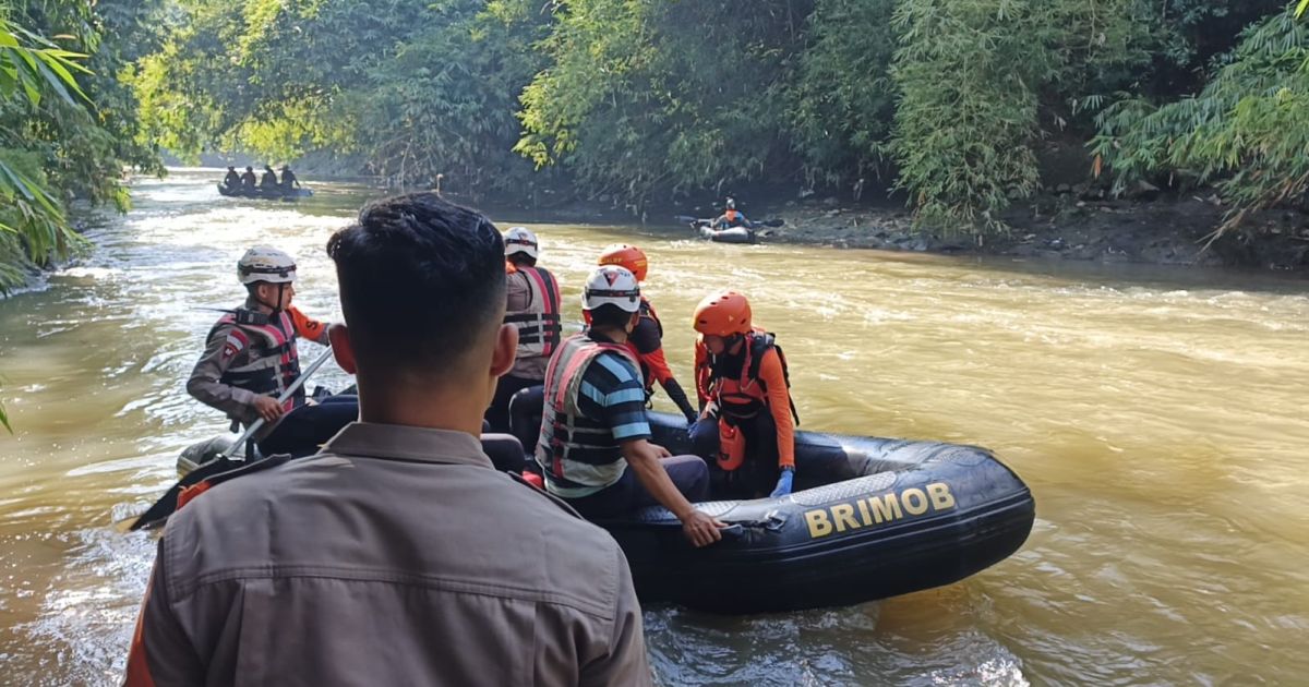 Anak 14 Tahun Terseret Arus Sungai Ciliwung di Depok, Tim SAR Lakukan Pencarian