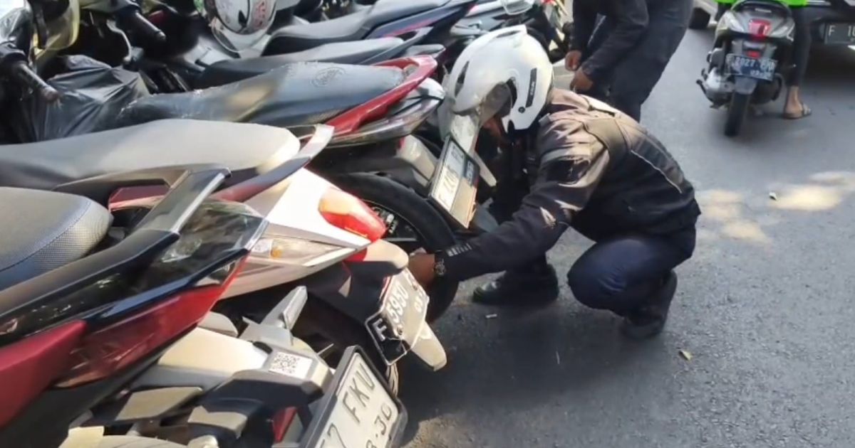Dishub Kabupaten Bogor Kempesi 136 Motor dalam Penertiban Parkir Liar di Pemda Cibinong
