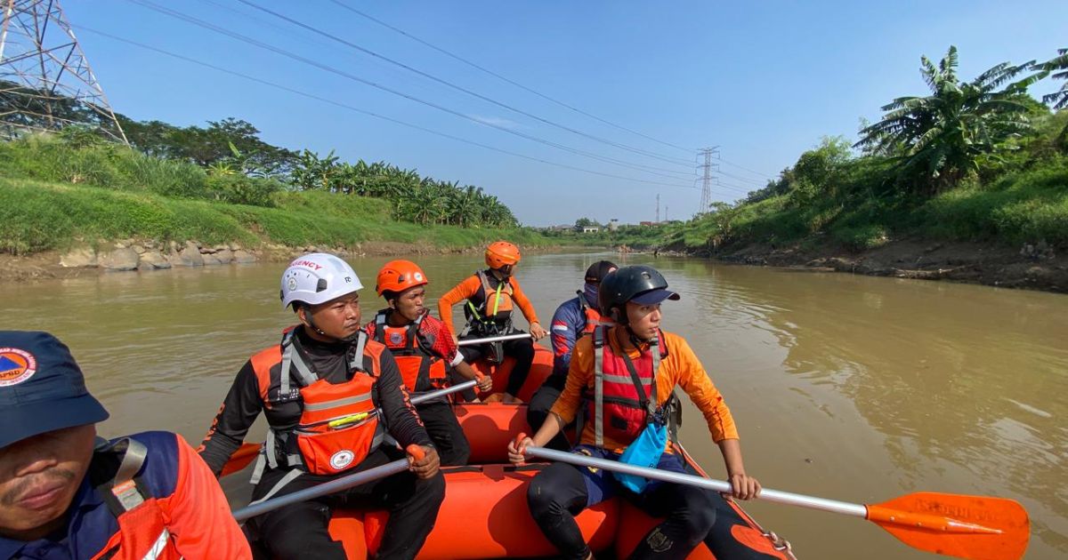 Pemuda Terseret Arus Kali Bekasi Saat Hendak Memancing, Tim SAR Lakukan Pencarian