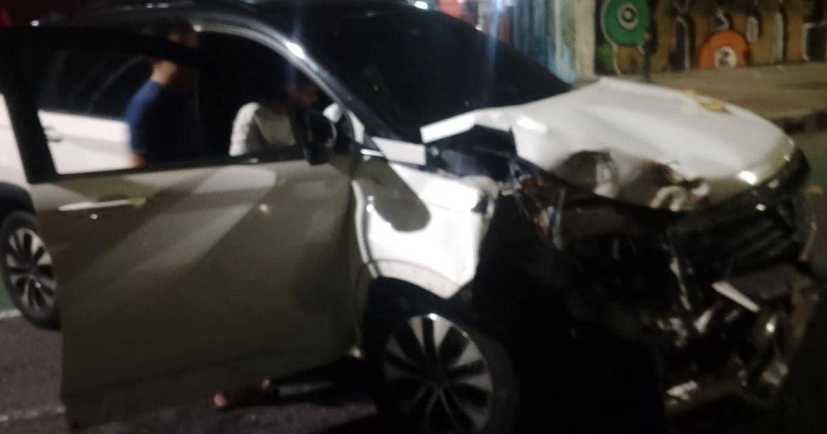 Mobil Wuling Tabrak Pembatas dan Pohon di Jalan Ahmad Yani Jakarta Timur, Polisi Masih Selidiki Penyebab