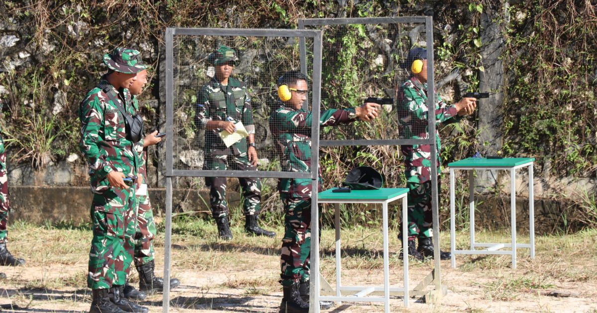 Asah Naluri Tempur, Prajurit Satrol Kodaeral XIV Sorong Gelar Latihan Menembak dalam Bulan Profesi