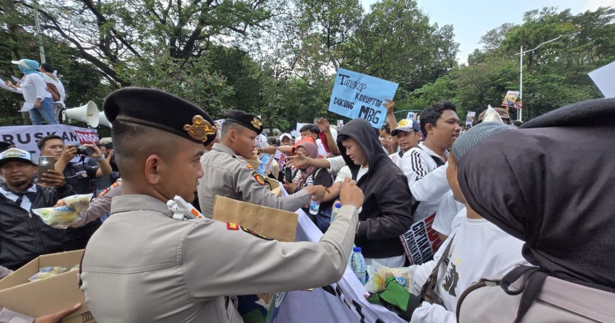 Polda Metro Jaya Pastikan Aksi Unjuk Rasa di Silang Selatan Monas Berjalan Terkendali.