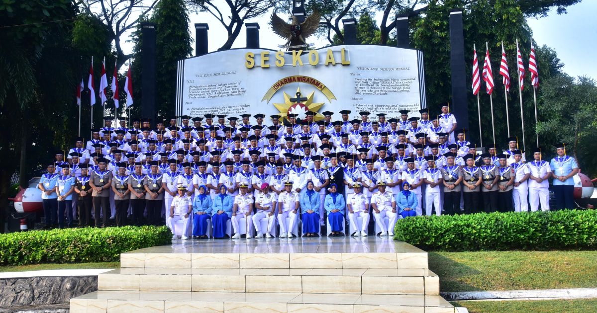 Alhamdulillah Dansekopaska Letkol Laut Mulya Abadi Raih Gelar Magister Seskoal.