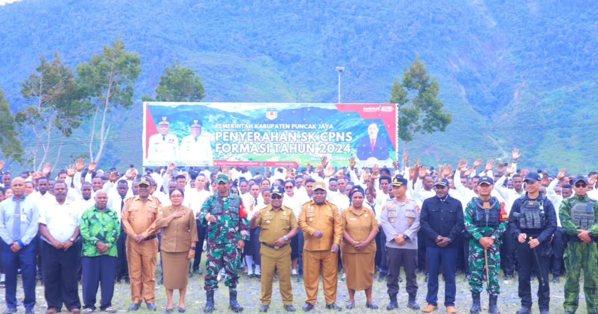 641 CPNS Formasi 2024 Terima SK Pengangkatan di Puncak Jaya, Bupati Yuni Wonda Tekankan Disiplin dan Pengabdian