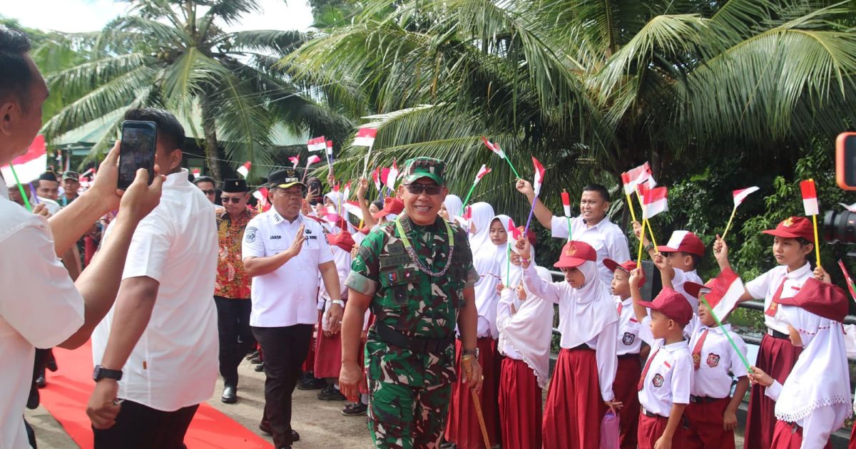Danpusterad Tutup Karya Bakti TNI AD 2026 di Mentawai, Bangun Jembatan, RTLH hingga Sumur Bor untuk Warga