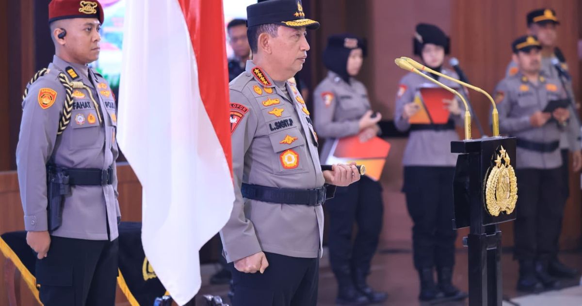 Kapolri Listyo Sigit Pimpin Upacara Kenaikan Pangkat Ribuan Personel Polri