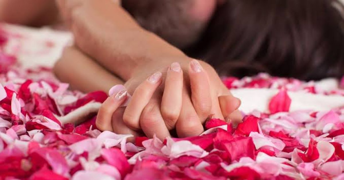 Tips Tahan Lama Saat Berhubungan Intim Secara Alami, Aman, dan Sehat