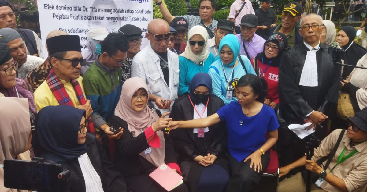 Sidang Perdana dr. Tifa Digelar di PN Jakarta Timur, Besok Jalani Sidang Disertasi Doktor