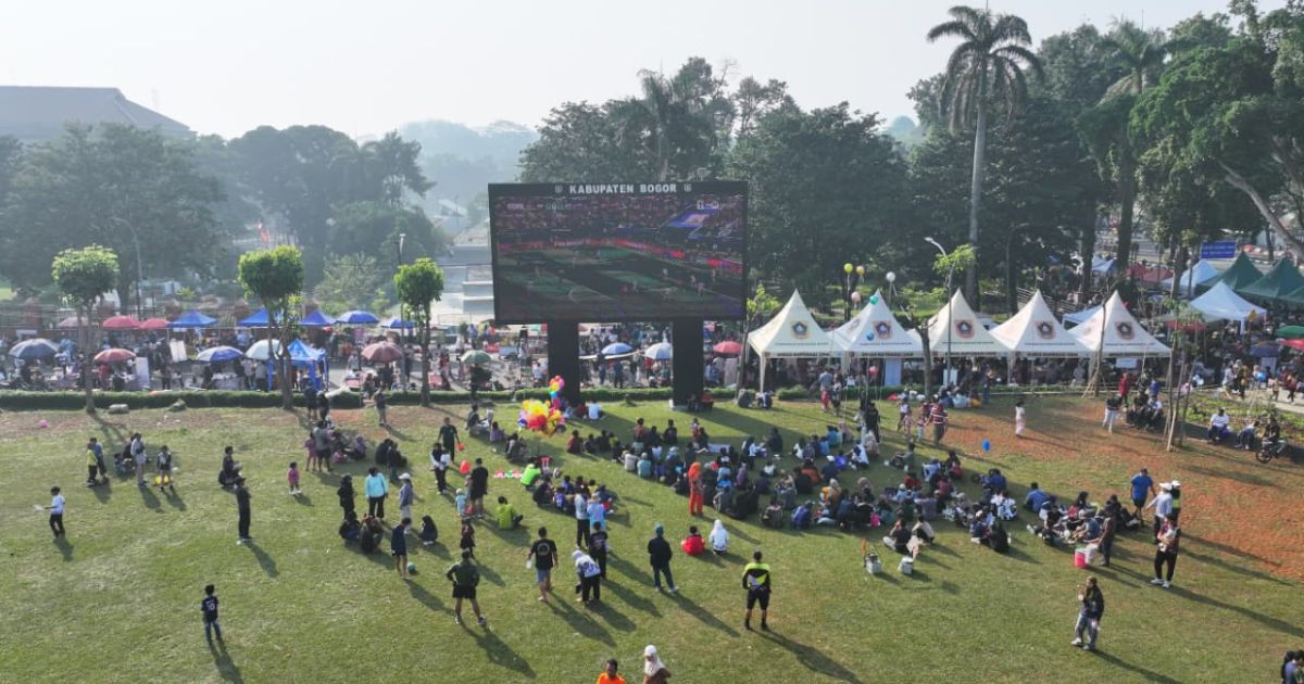 Bupati Rudy Susmanto Hidupkan Ruang Publik Lewat Nobar Piala Dunia, UMKM Ikut Terdongkrak