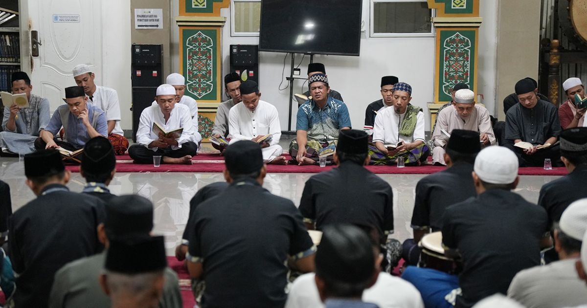Malam Jumat Penuh Khusyuk, Warga Binaan Lapas Cibinong Ikuti Yasinan, Dzikir, dan Marawis