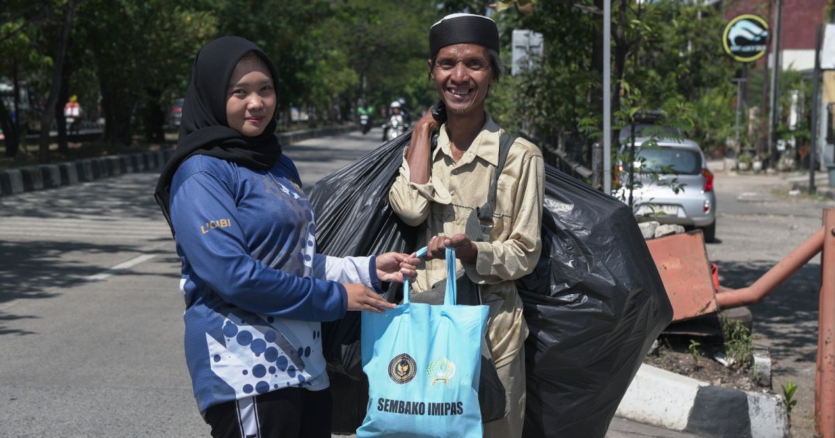 Lapas Cibinong Gelar Jumat Berkah, Bagikan Paket Sembako untuk Masyarakat Sekitar
