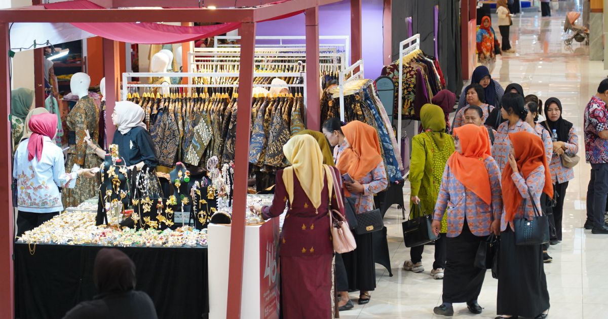 Pameran HUT ke-46 Dekranas Makassar Diserbu Pengunjung, 200 Stan Tampilkan Kriya Nusantara