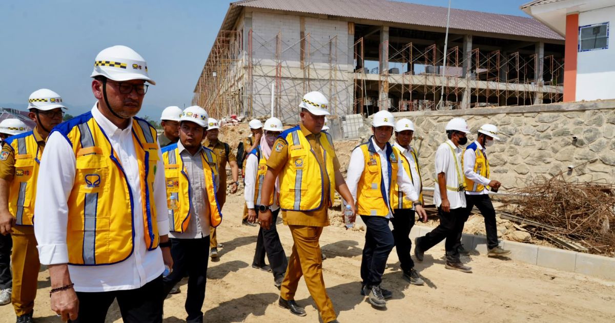 Komitmen Putus Rantai Kemiskinan, Bupati Bogor Tinjau Pembangunan Sekolah Rakyat Gratis di Jasinga