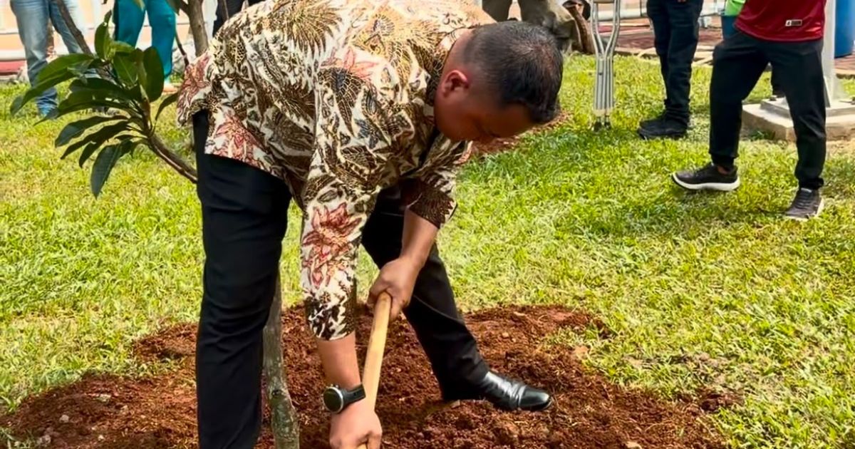 Pemkab Bogor Tanam 2.000 Pohon, Rudy Susmanto Ajak Warga Hijaukan Lingkungan