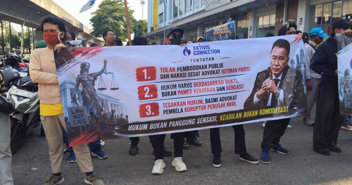 Demo di Kantor Hotman Paris, Ratusan Massa Aktivis Connection Sampaikan Sejumlah Tuntutan di Kelapa Gading