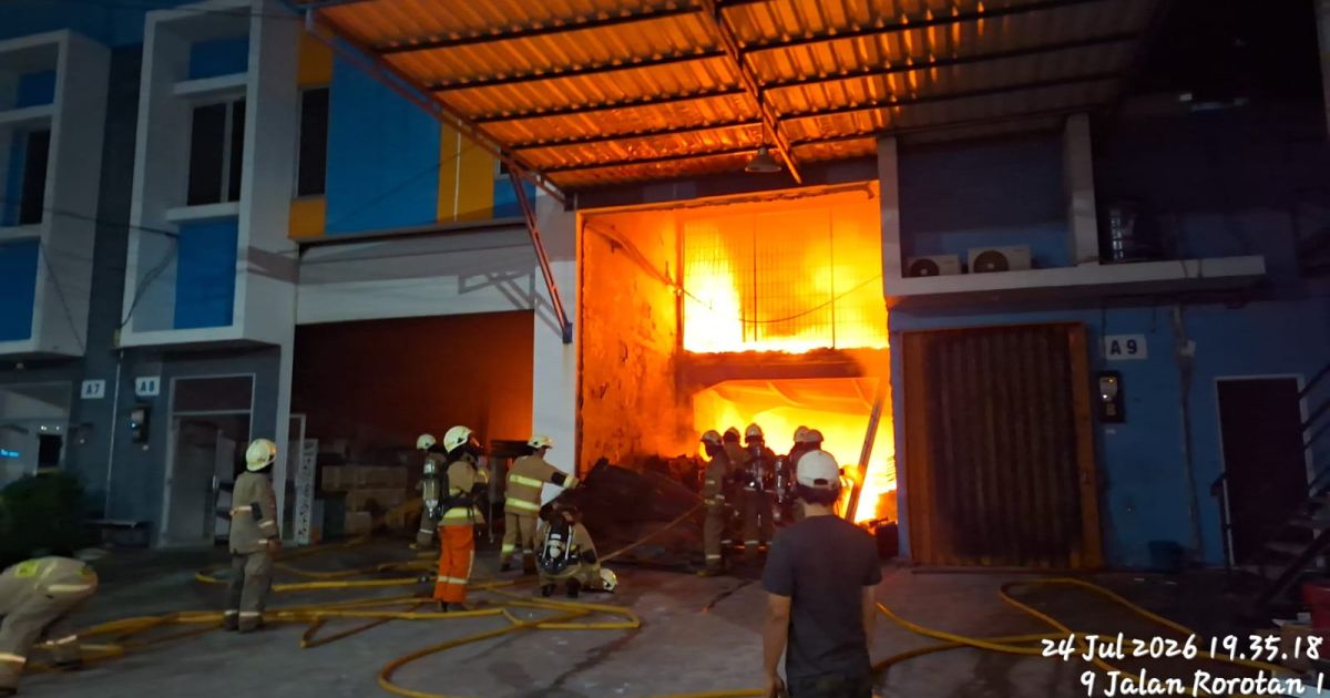 Gudang Distributor Pompa Air di Cilincing Terbakar, Polisi Selidiki  Penyebabnya.